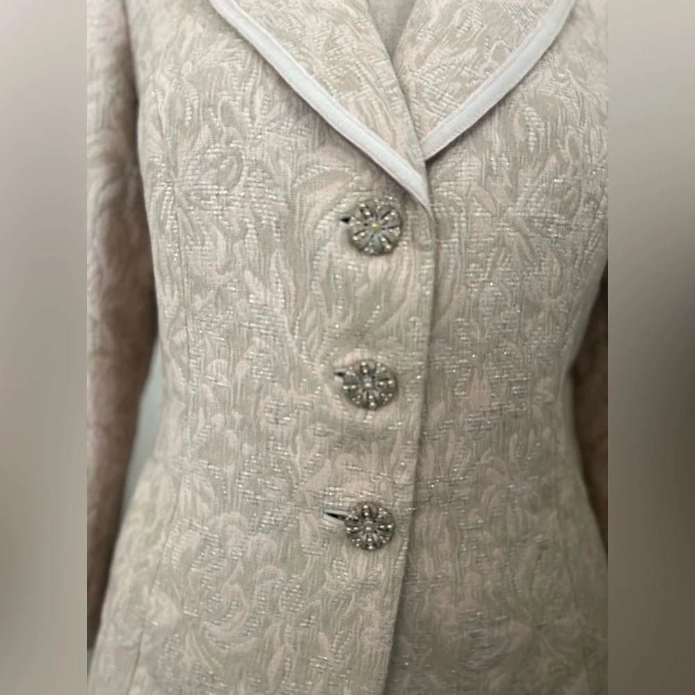 Dana Buchman Textured Cream Blazer